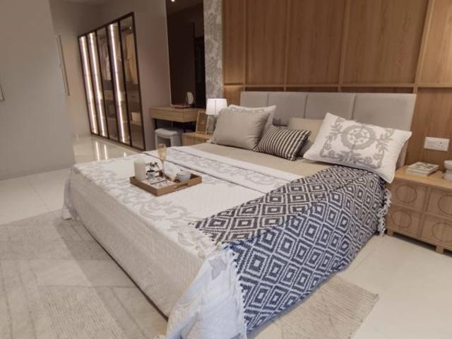 Resale | 3 BHK 2030 Sq.Ft. Apartment in Godrej Vanantara