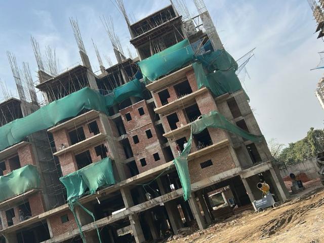 Resale | 3 BHK 2150 Sq.Ft. Apartment in Uninav Residena