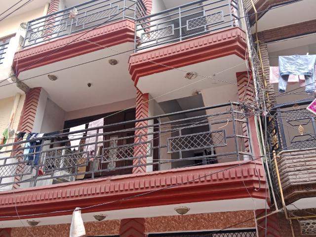Resale | 3 BHK 217 Sq.Yd. Apartment in Defence Colony