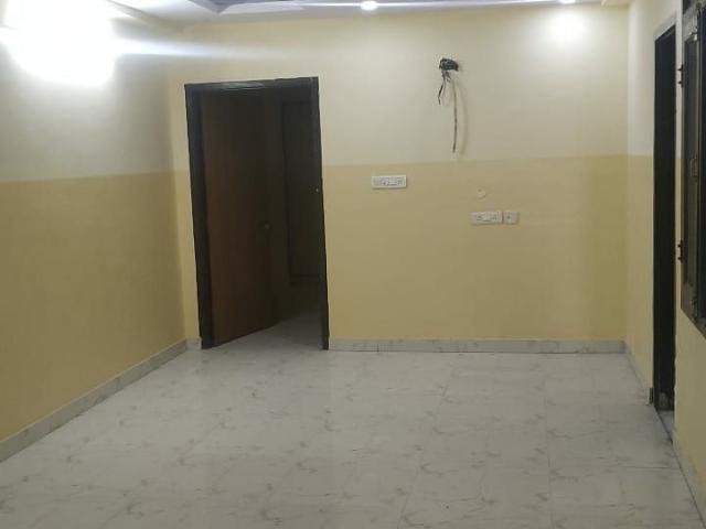 Resale | 3 BHK 2190 Sq.Ft. Apartment in Raja Park