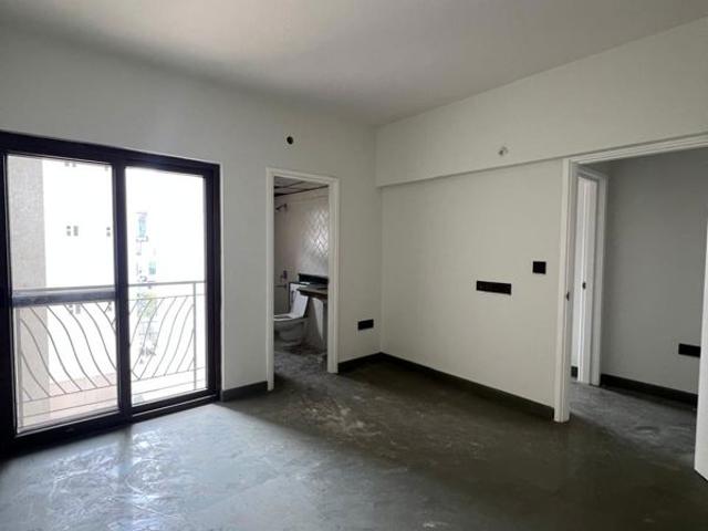 Resale | 3 BHK 2100 Sq.Ft. Apartment in Centreo