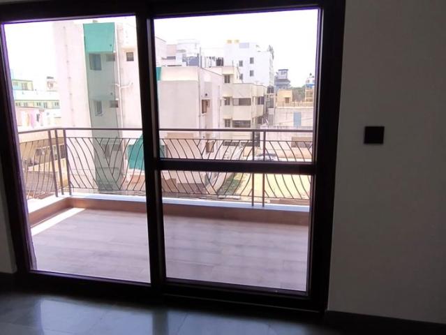 Resale | 3 BHK 2100 Sq.Ft. Apartment in Centreo