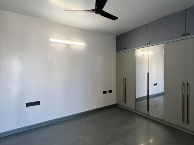 Resale | 3 BHK 2100 Sq.Ft. Apartment in Prime Centreo