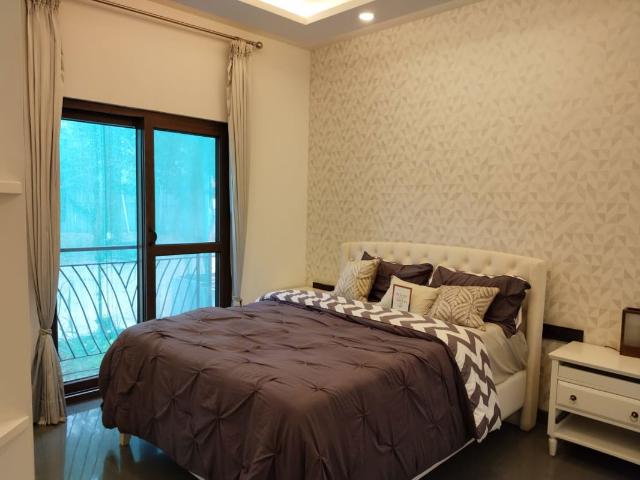 Resale | 3 BHK 2100 Sq.Ft. Apartment in Prime Centreo