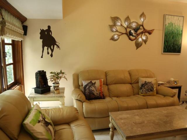 Resale | 3 BHK 2250 Sq.Ft. Apartment in Defence Colony