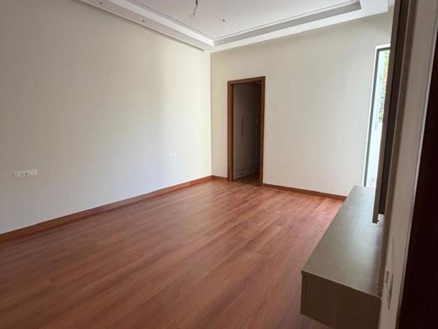 Resale | 3 BHK 2250 Sq.Ft. Apartment in Sector 111