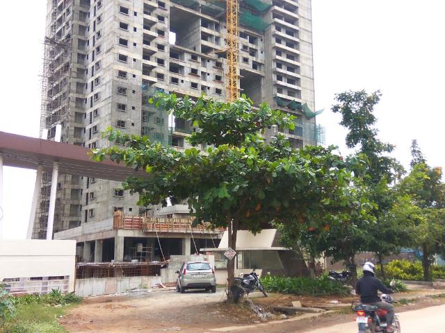 Resale | 3 BHK 2202 Sq.Ft. Apartment in RJ Lake Gardenia
