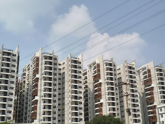 Resale | 3 BHK 2225 Sq.Ft. Apartment in Om Sree Gallaxy