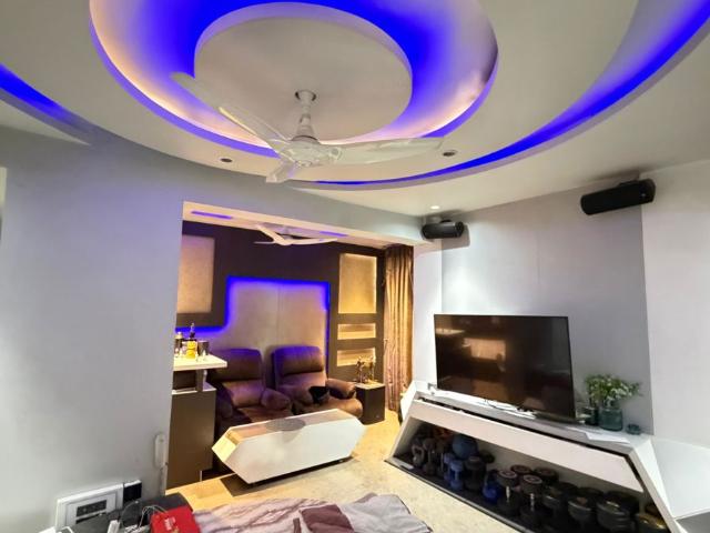 Resale | 3 BHK 2450 Sq.Ft. Apartment in Azadpur