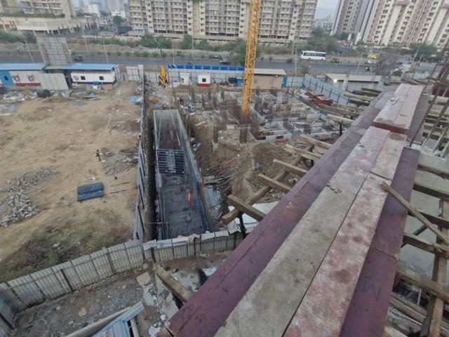 Resale | 3 BHK + 2464 Sq.Ft. Apartment in Indiabulls Estate And Club