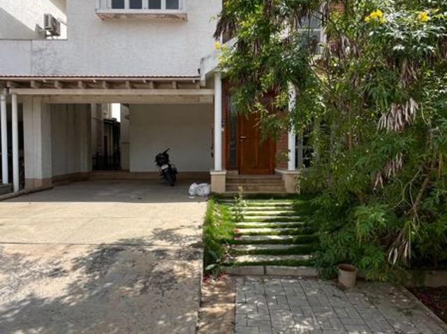 Resale | 3 BHK 2400 Sq.Ft. Villa in Prestige Augusta Golf Village