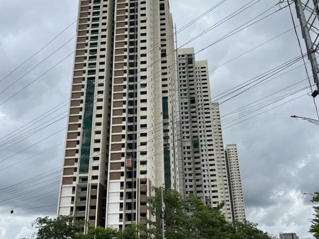 Resale | 3 BHK + 2408 Sq.Ft. Apartment in Aurobindo The Regent