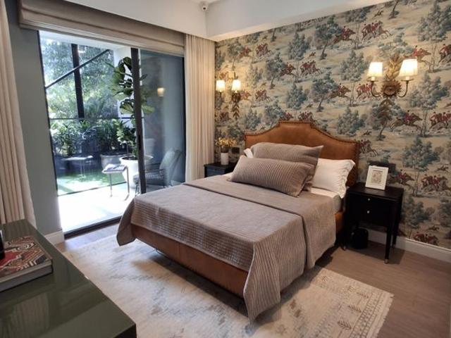 Resale | 3 BHK + 2426 Sq.Ft. Apartment in Godrej Alira