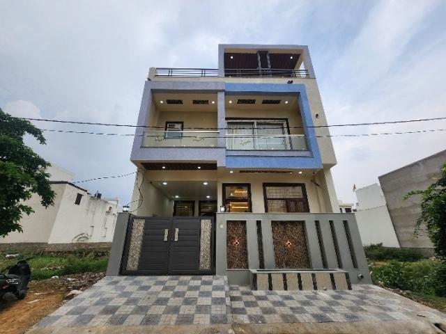 Resale | 3 BHK 255 Sq.Mt. Independent House in Max Railway Enclave