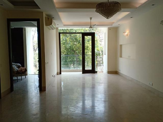 Resale | 3 BHK 2500 Sq.Ft. Apartment in Adchini