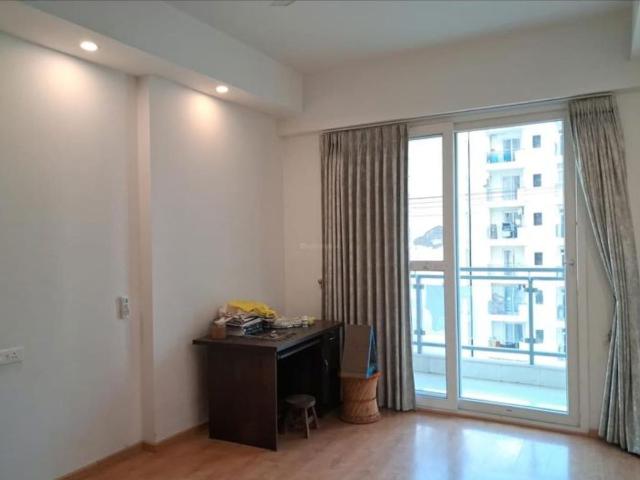 Resale | 3 BHK + 2500 Sq.Ft. Apartment in Mahagun Mezzaria