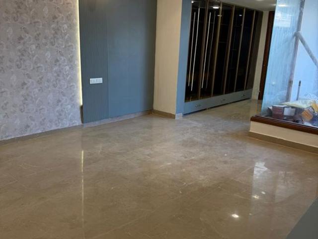 Resale | 3 BHK 250 Sq.Yd. Apartment in Sector 110