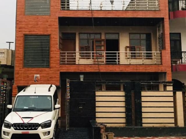 Resale | 3 BHK 250 Sq.Yd. Independent House in Sector 8