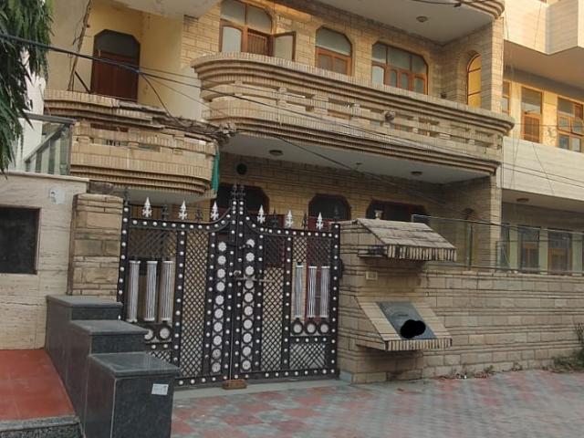 Resale | 3 BHK 250 Sq.Yd. Independent House in Sector 9