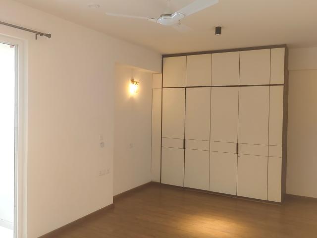 Resale | 3 BHK 2659 Sq.Ft. Apartment in DLF Hamilton Court