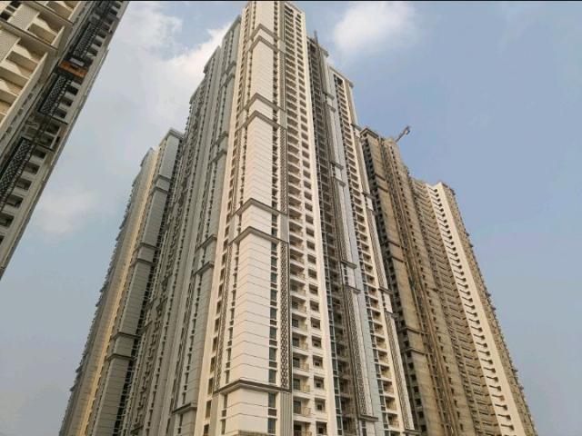Resale | 3 BHK 2600 Sq.Ft. Apartment in Alkapoor
