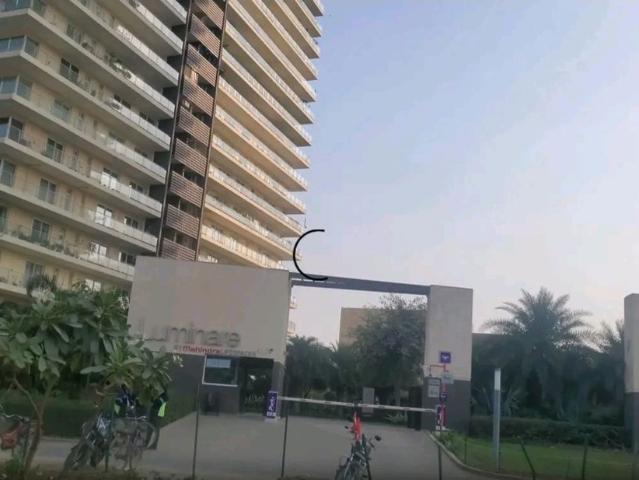 Resale | 3 BHK 2985 Sq.Ft. Apartment in Mahindra Luminare