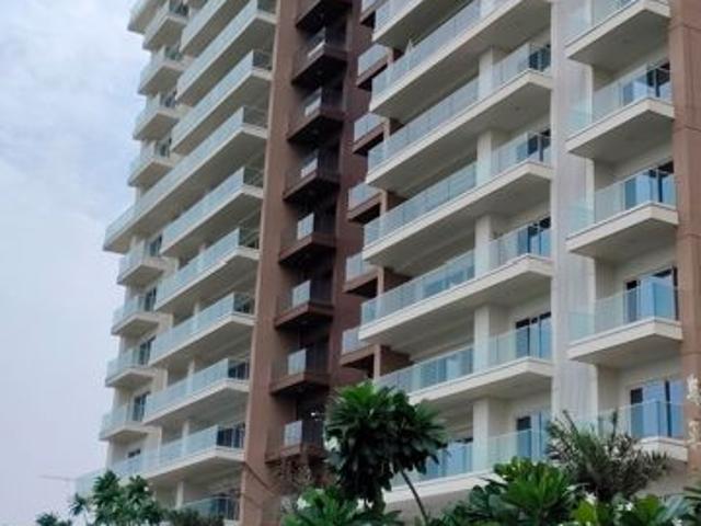 Resale | 3 BHK + 3047 Sq.Ft. Apartment in Kalpataru Vista