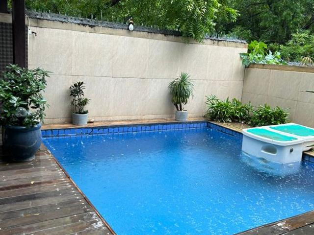 Resale | 3 BHK + 3000 Sq.Ft. Villa in Vipul Tatvam Villas