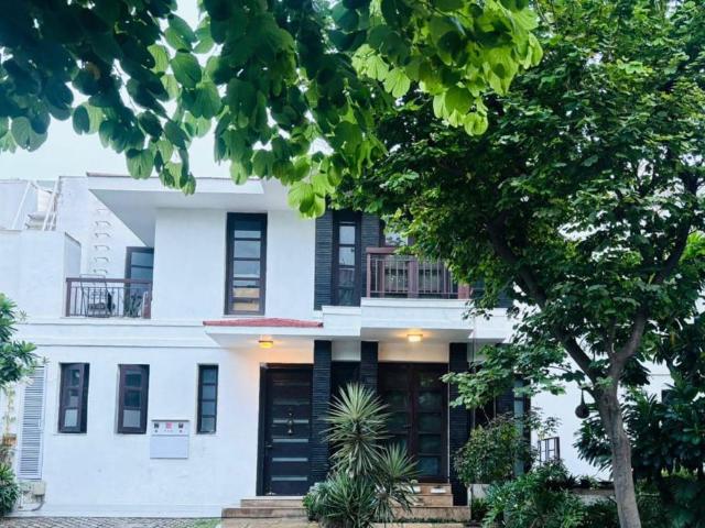 Resale | 3 BHK + 3000 Sq.Ft. Villa in Vipul Tatvam Villas