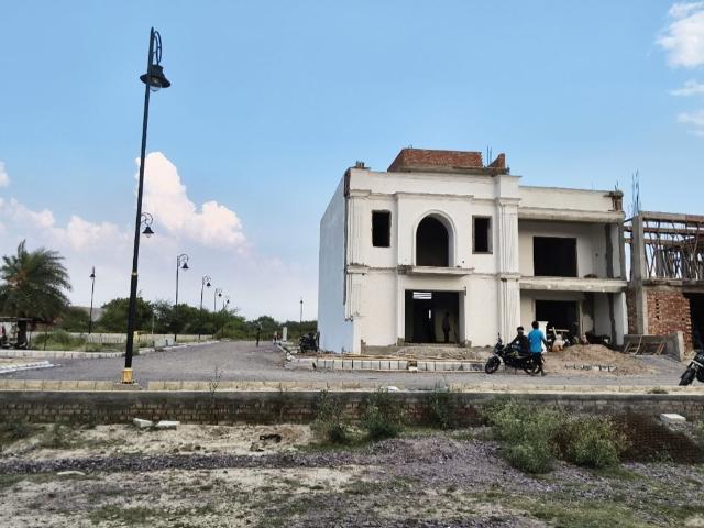Resale | 3 BHK 3000 Sq.Ft. Villa in Mohanlalganj