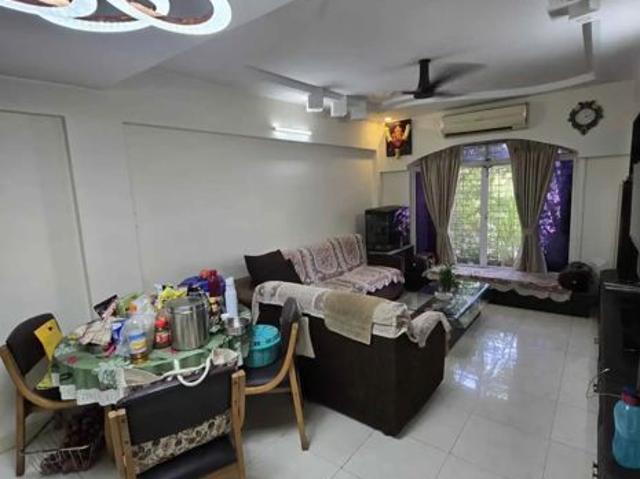 Resale | 3 BHK 3000 Sq.Ft. Villa in Palace Orchard CHS