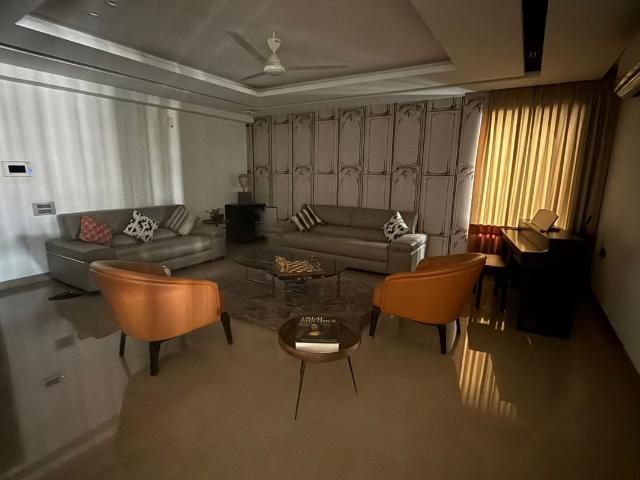 Resale | 3 BHK 4500 Sq.Ft. Apartment in Parimala Banjara