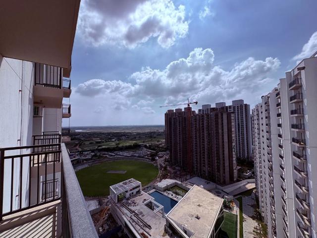 Resale | 3 BHK 827 Sq.Ft. Apartment in Eldeco Live By The Greens