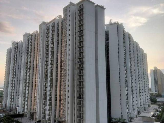 Resale | 3 BHK 827 Sq.Ft. Apartment in Eldeco Live By The Greens