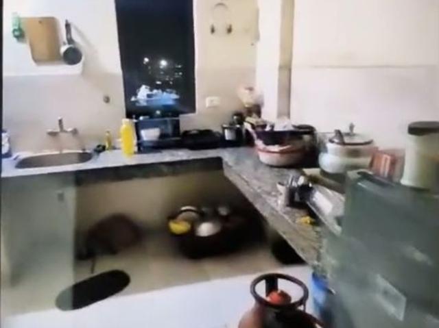 Resale | 3 BHK 850 Sq.Ft. Apartment in Amolik Heights