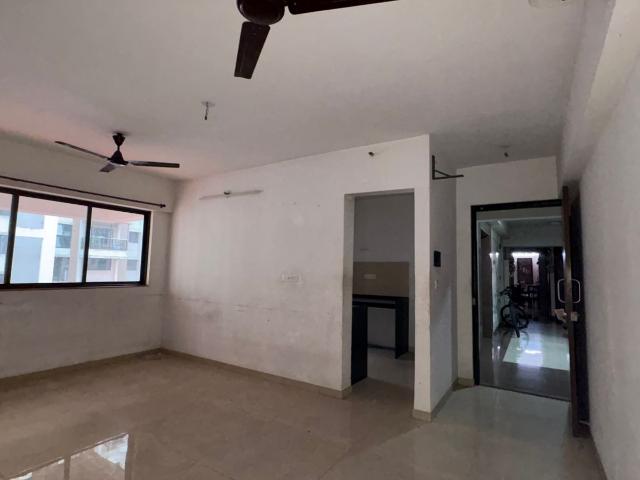 Resale | 3 BHK 850 Sq.Ft. Apartment in Lodha Lakeshore Greens