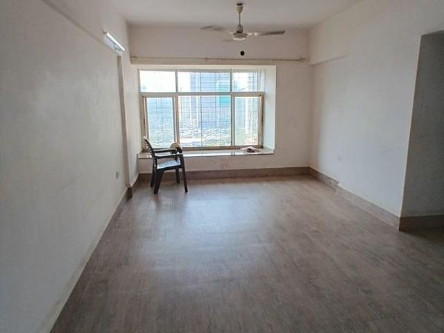 Resale | 3 BHK 868 Sq.Ft. Apartment in Lokhandwala Whispering Palms