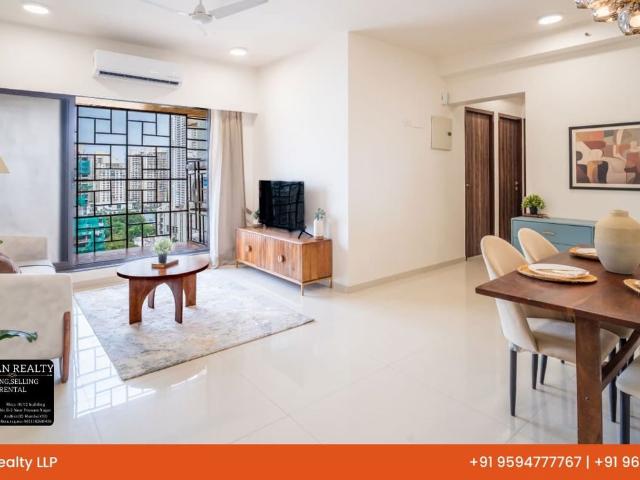 Resale | 3 BHK 870 Sq.Ft. Apartment in Chandak Stella
