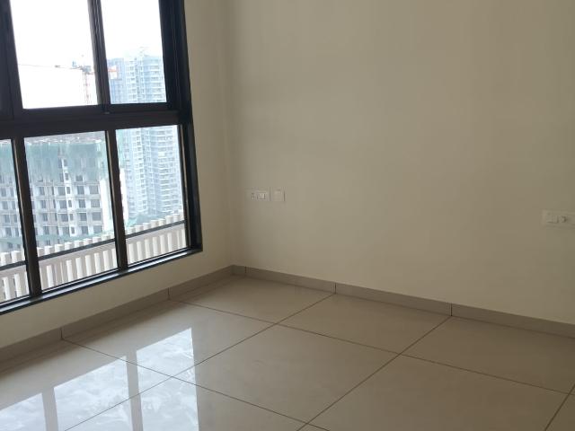 Resale | 3 BHK 881 Sq.Ft. Apartment in Chandak Stella