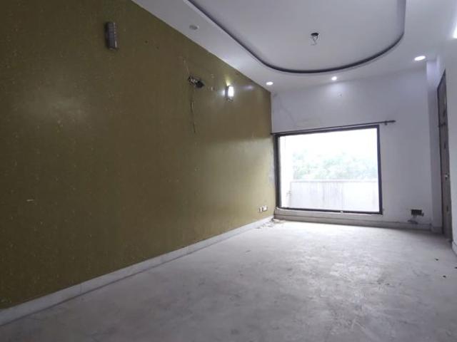 Resale | 3 BHK 900 Sq.Ft. Apartment in Janakpuri
