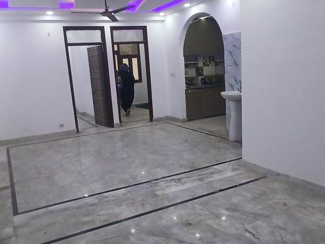 Resale | 3 BHK 900 Sq.Ft. Apartment in Jogabai Extension