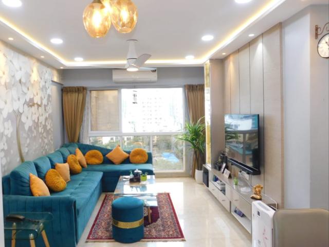 Resale | 3 BHK 900 Sq.Ft. Apartment in Platinum Life