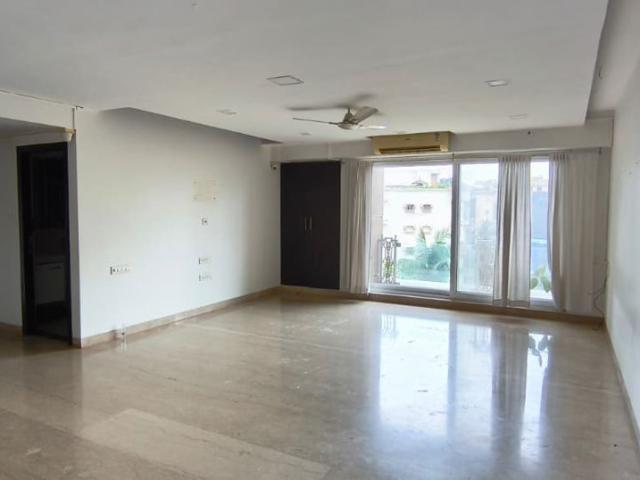 Resale | 3 BHK 915 Sq.Ft. Apartment in Agarwal Florence
