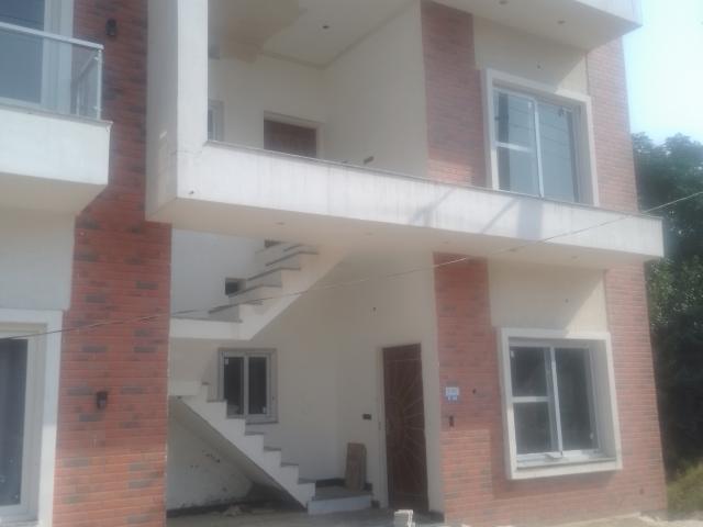 Resale | 3 BHK 93 Sq.Yd. Independent House in H.P Villa