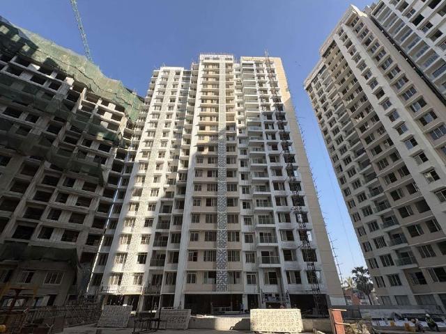 Resale | 3 BHK 948 Sq.Ft. Apartment in Kalpataru Vivant