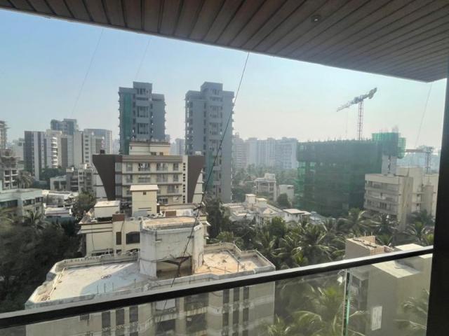 Resale | 3 BHK 955 Sq.Ft. Apartment in Khar West