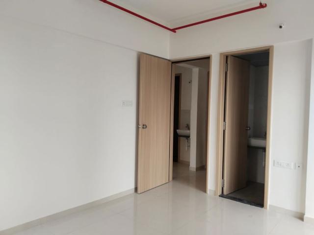 Resale | 3 BHK 958 Sq.Ft. Apartment in Kohinoor Courtyard One