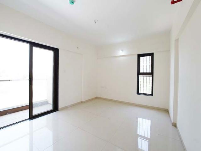 Resale | 3 BHK 958 Sq.Ft. Apartment in Kohinoor Courtyard One
