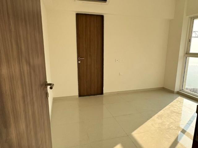 Resale | 3 BHK 958 Sq.Ft. Apartment in Lodha Amara