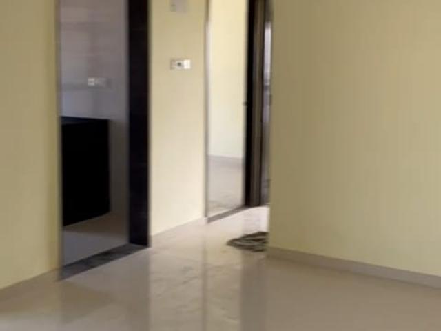 Resale | 3 BHK 950 Sq.Ft. Apartment in Chandak Stella